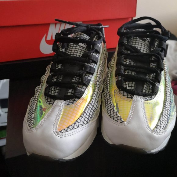 Nike Air Max 95 LV8 (GS 6.5) - Picture 3 of 6